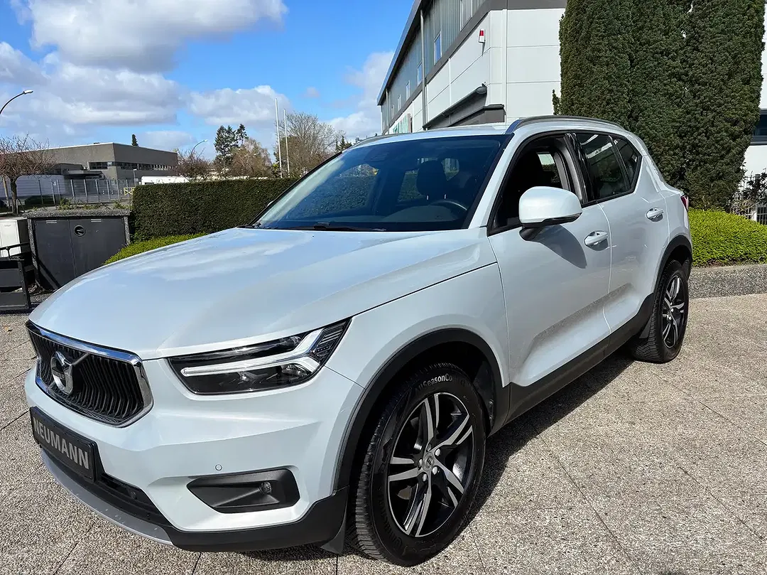 Volvo XC40 Momentum Pro - foto 2