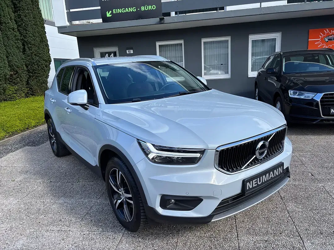 Volvo XC40 Momentum Pro - Thumbnail 4