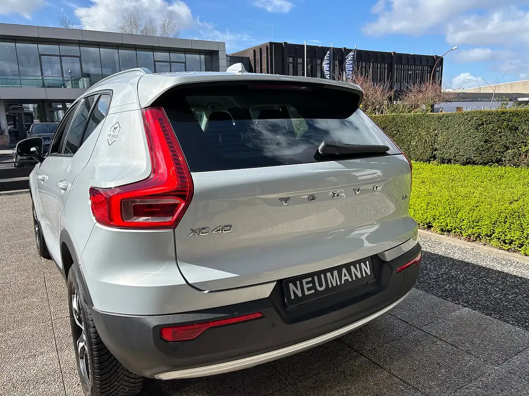 Volvo XC40 Momentum Pro - Thumbnail 5