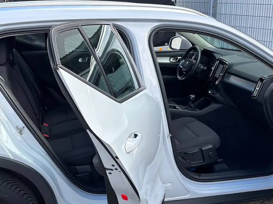Volvo XC40 Momentum Pro - Thumbnail 6