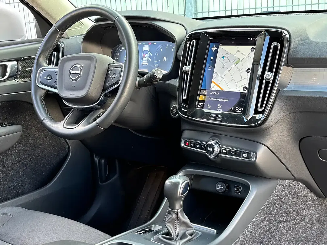 Volvo XC40 Momentum Pro - Thumbnail 7