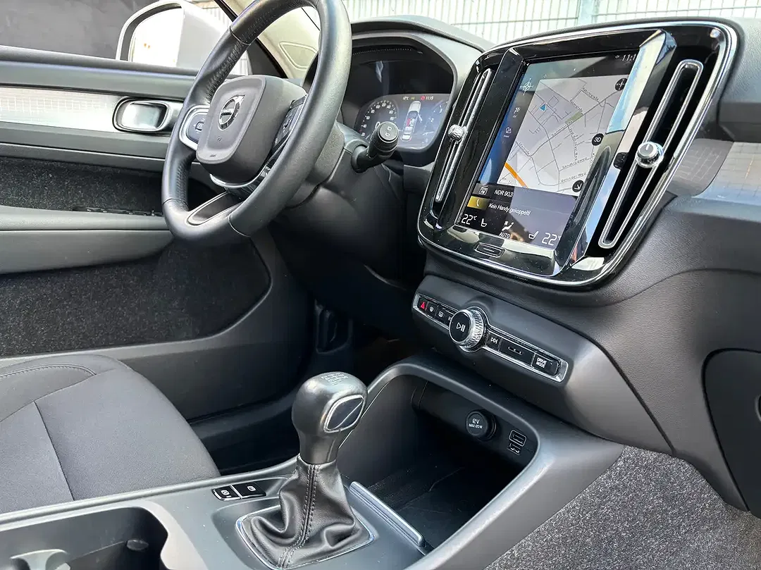 Volvo XC40 Momentum Pro - Thumbnail 8