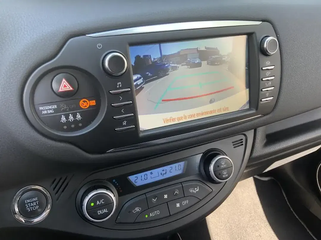 Toyota Yaris - Thumbnail 12