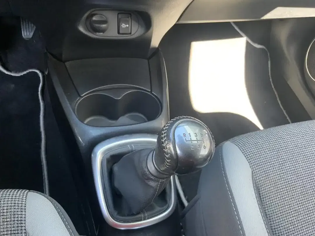 Toyota Yaris - Thumbnail 13