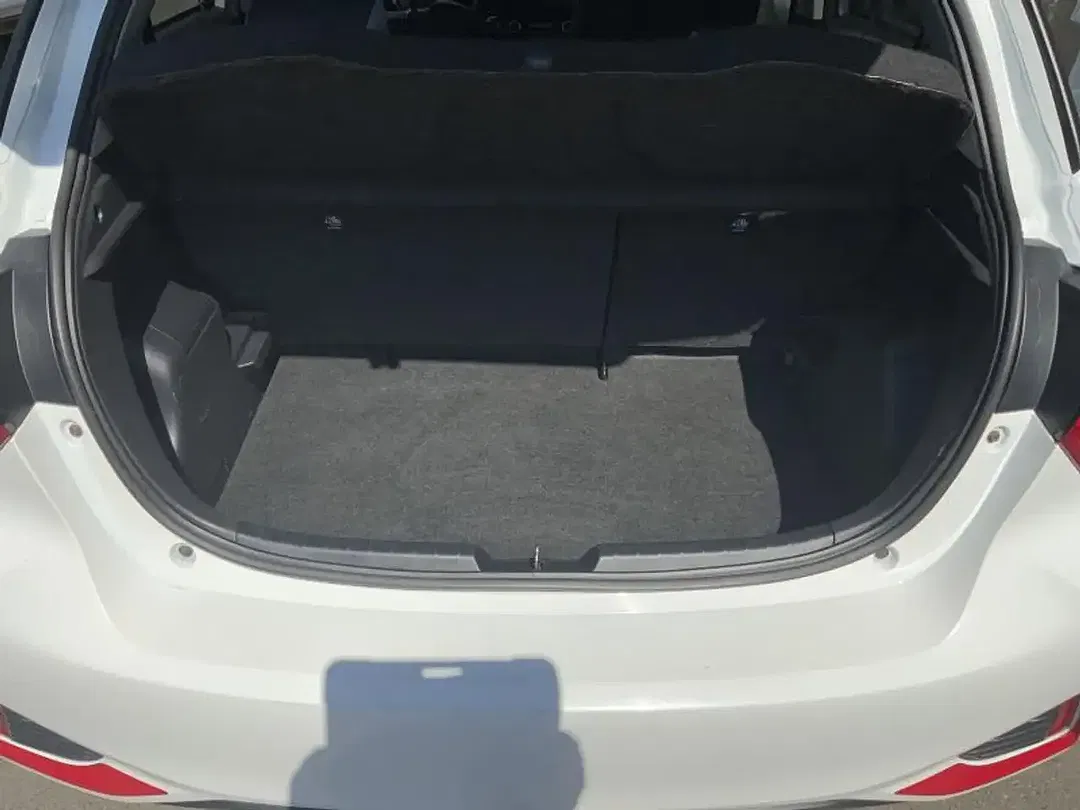 Toyota Yaris - foto 15