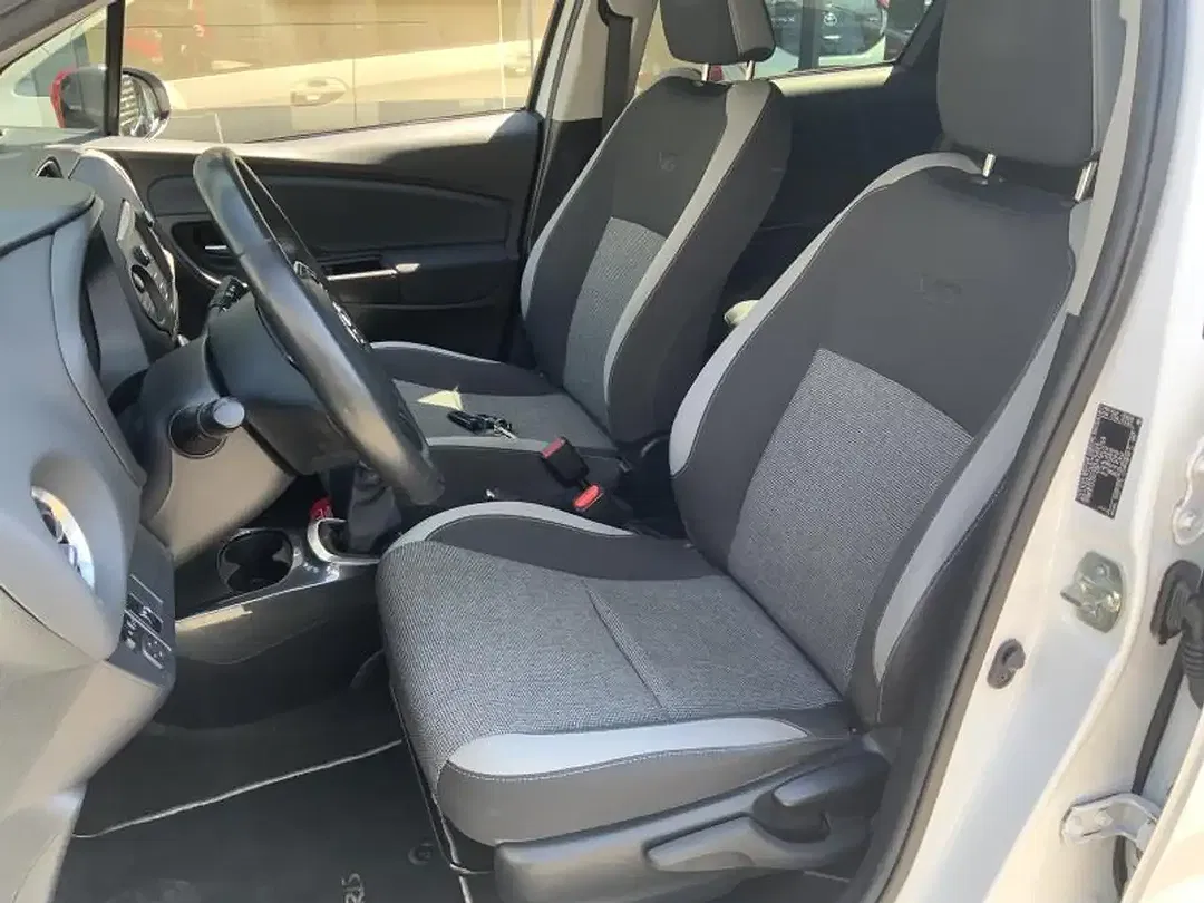 Toyota Yaris - Thumbnail 9