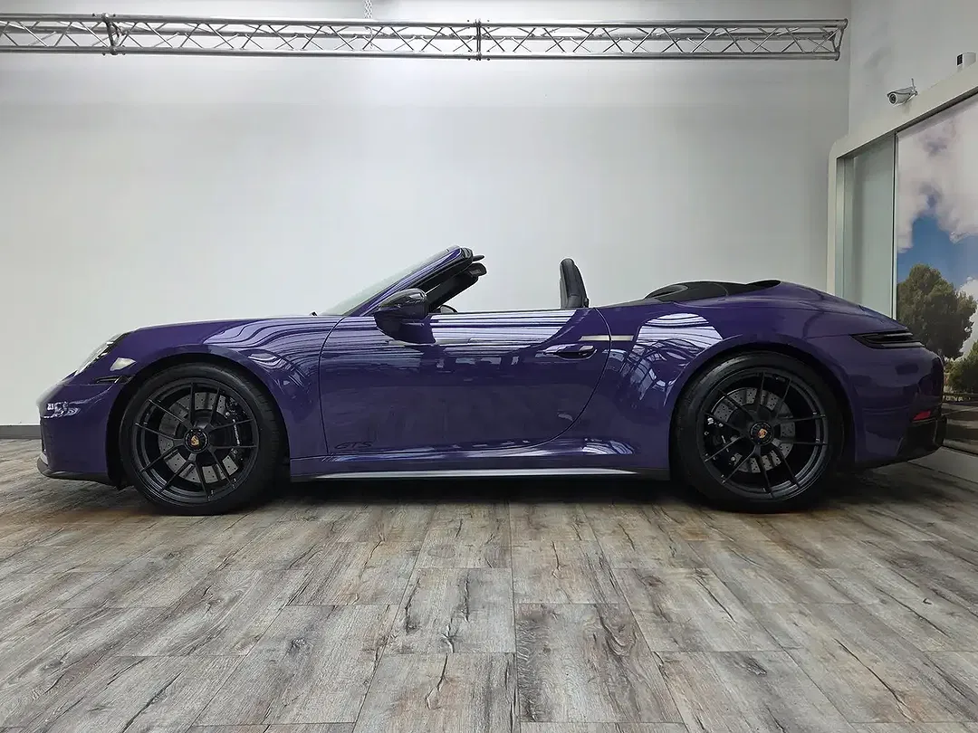 Porsche 992 GTS - Thumbnail 3