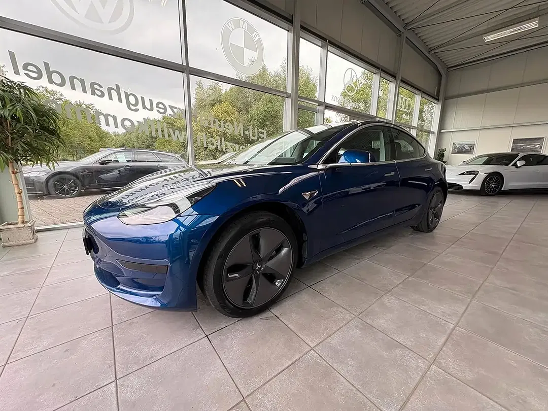 Tesla Model 3 RWD Standard Range Plus - Thumbnail 3