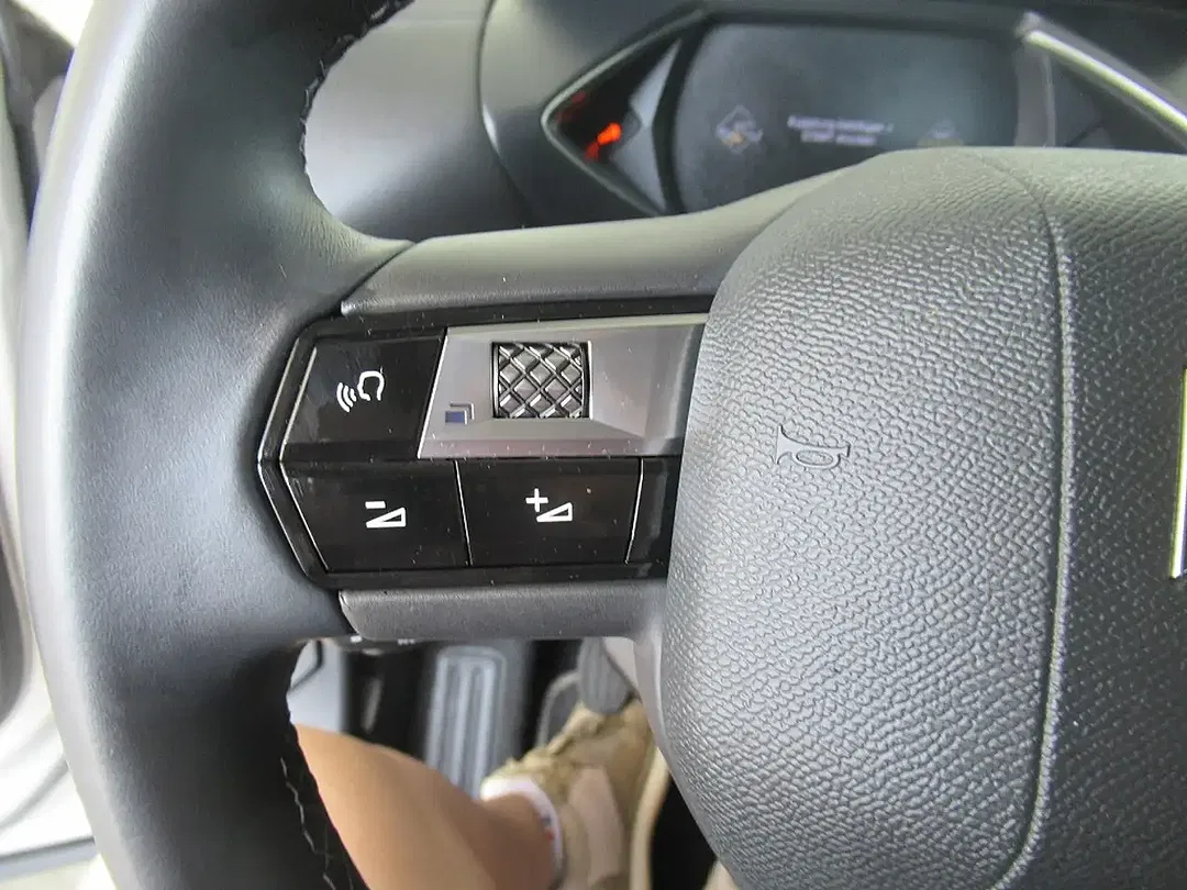 DS Automobiles DS 3 - Thumbnail 12