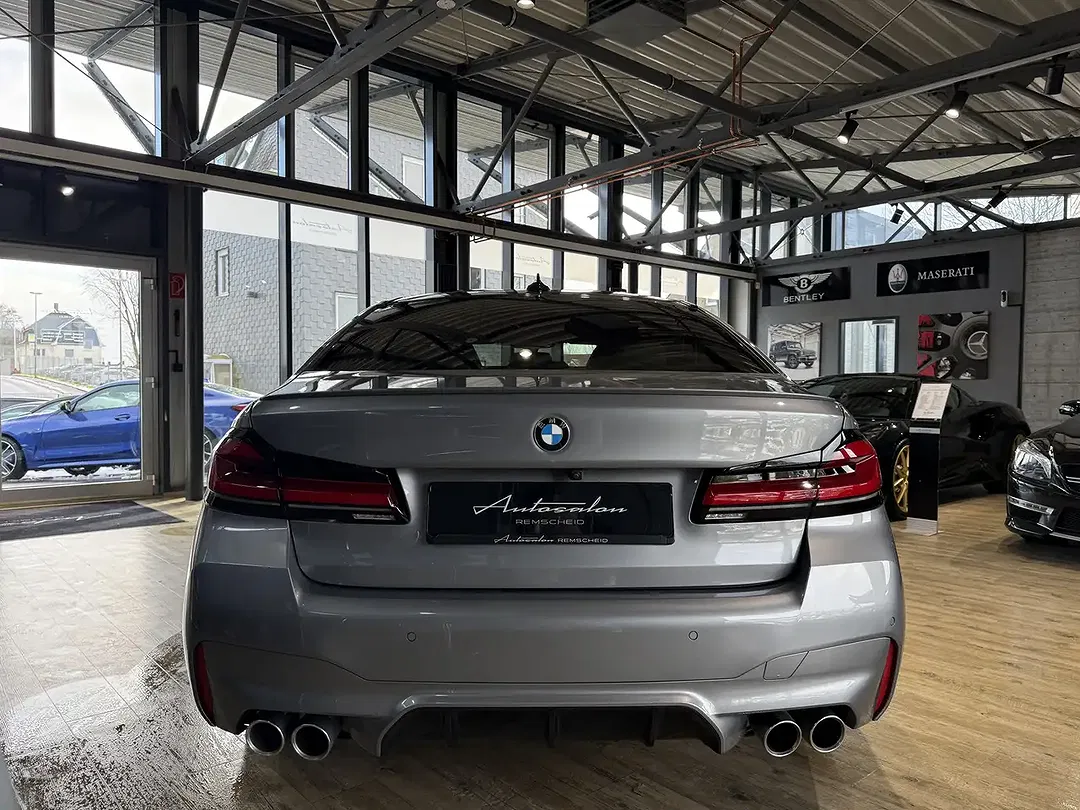 BMW M5 - Thumbnail 3