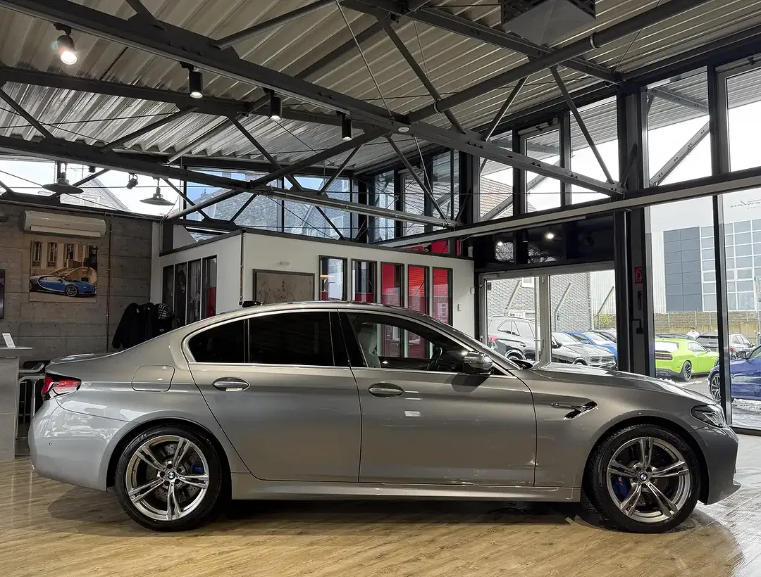 BMW M5 - Thumbnail 4