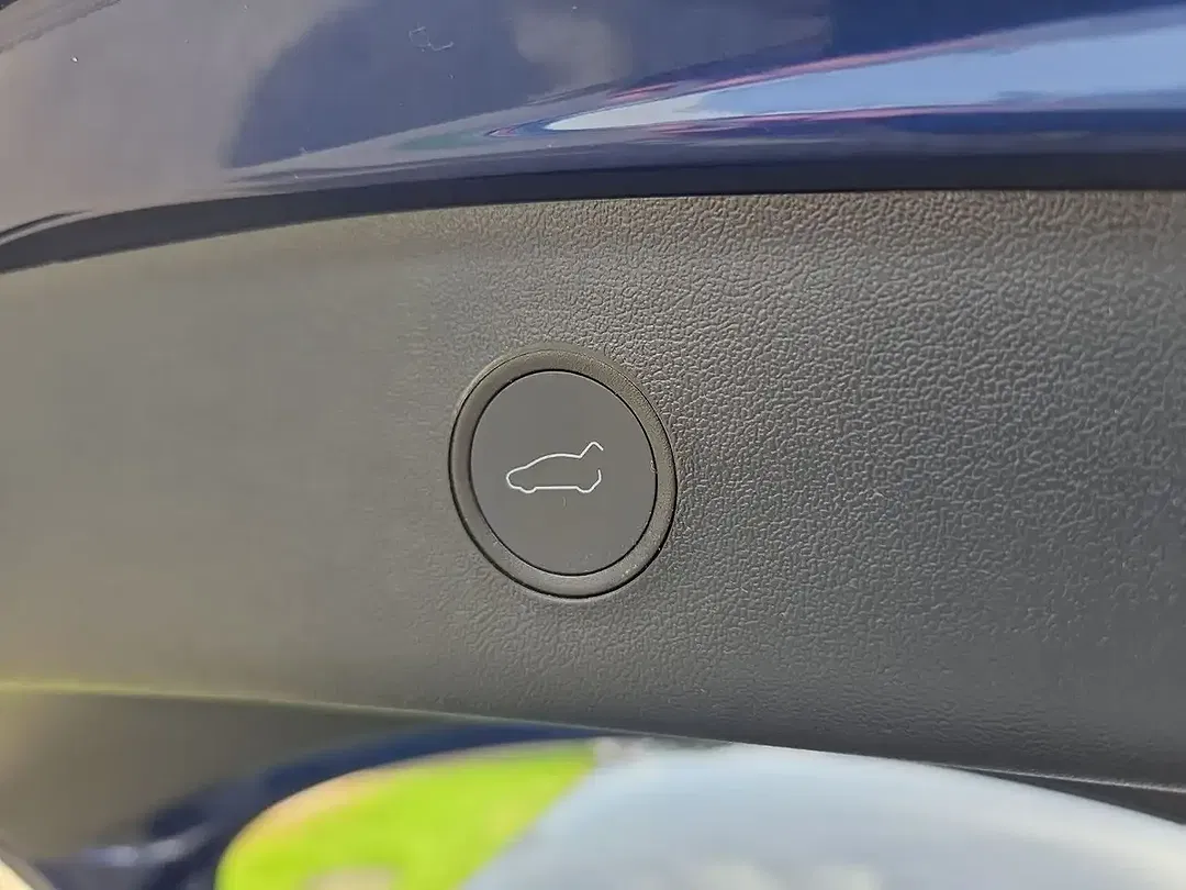 Tesla Model 3 RWD - Thumbnail 13
