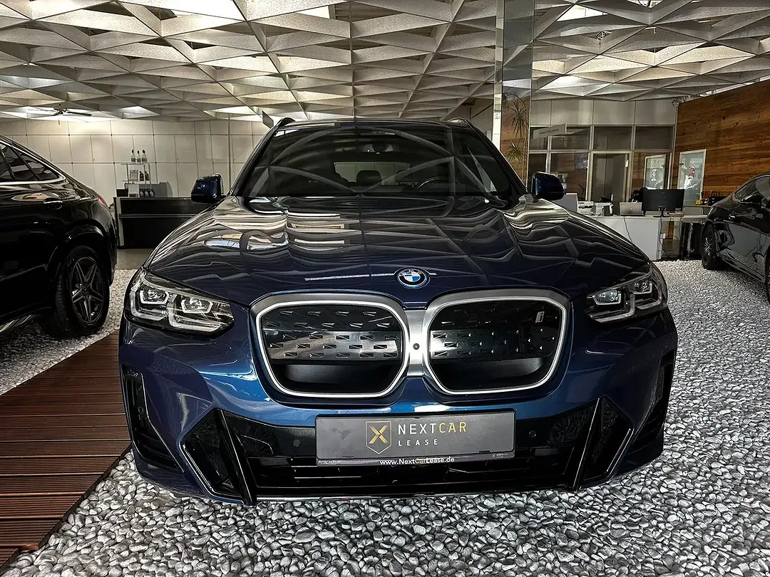 BMW X3 - Thumbnail 1