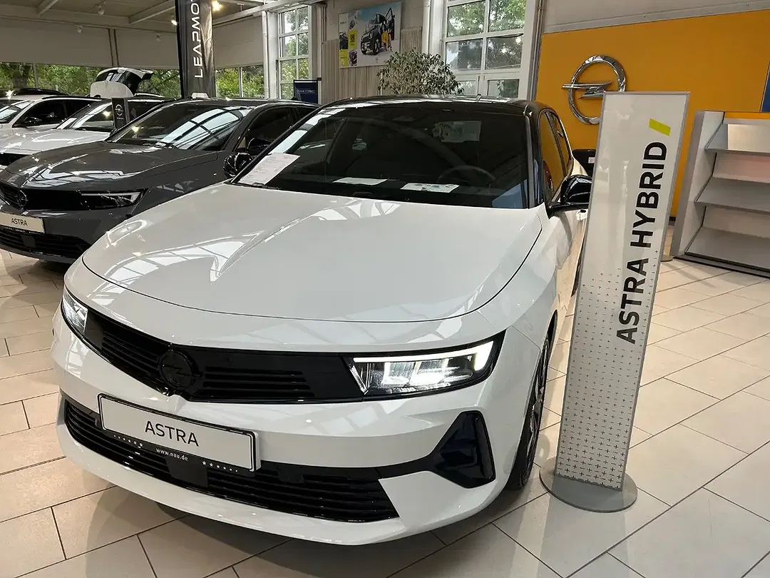 Opel Astra Hybrid 1.2 GS - Thumbnail 1
