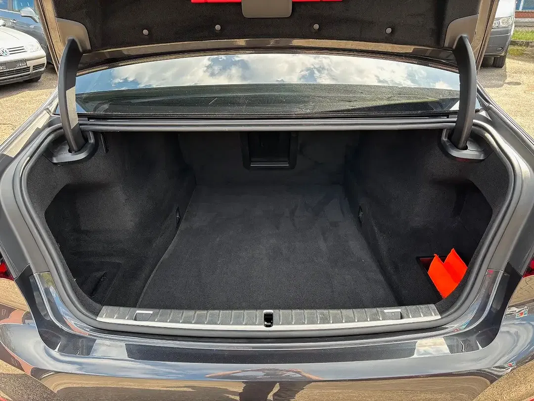 BMW 740 xDrive - Thumbnail 6
