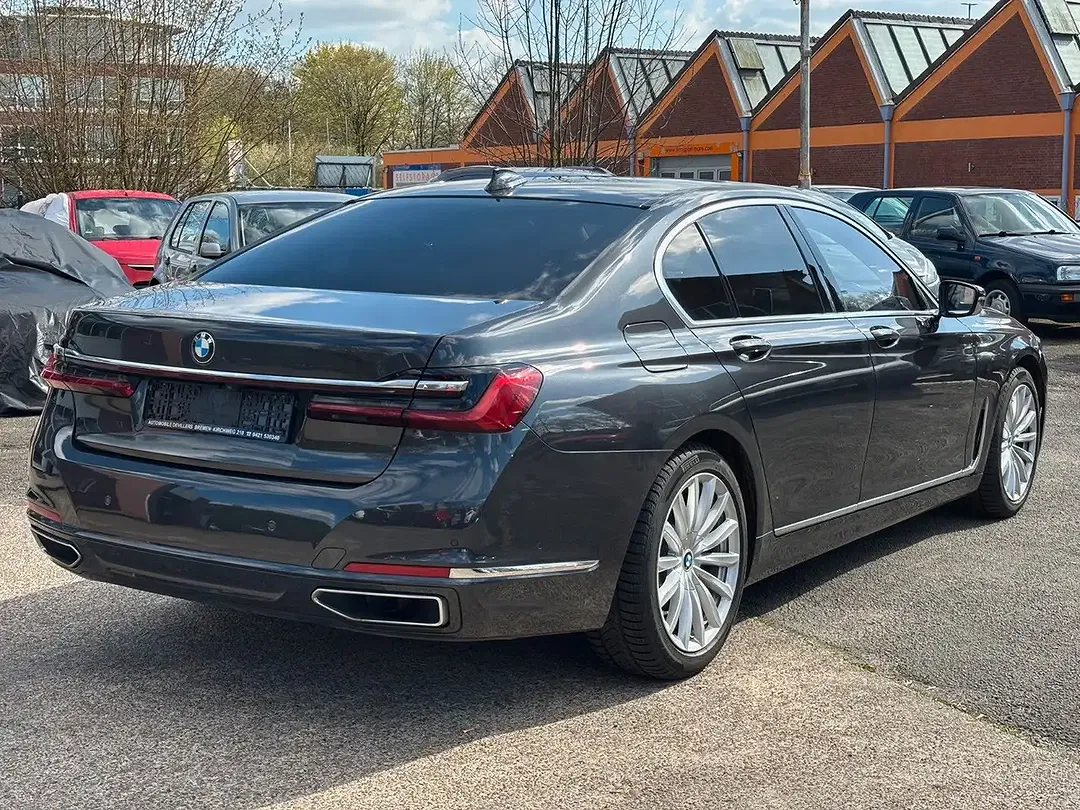 BMW 740 xDrive - Thumbnail 3