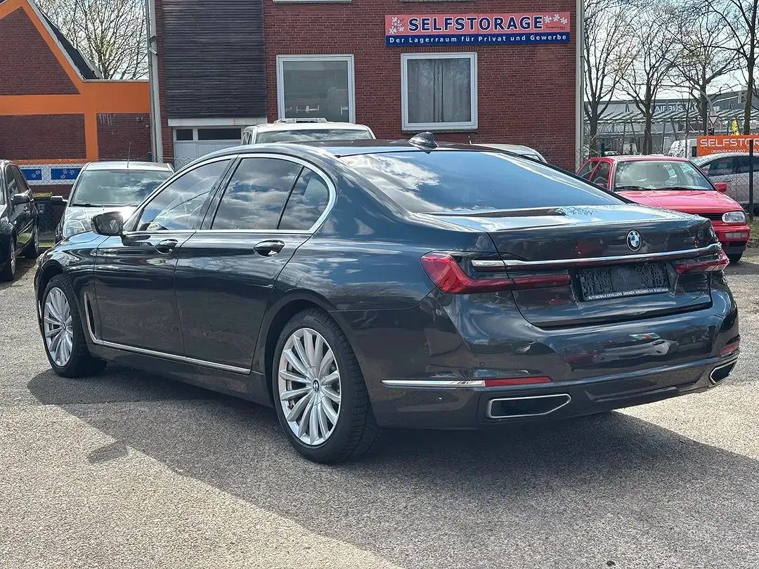 BMW 740 xDrive - Thumbnail 4