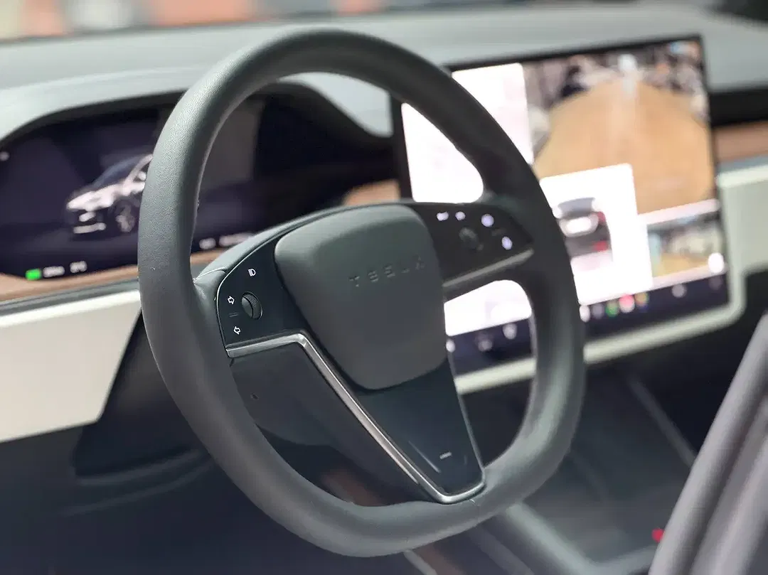 Tesla Model X Premium Long Range - Thumbnail 8