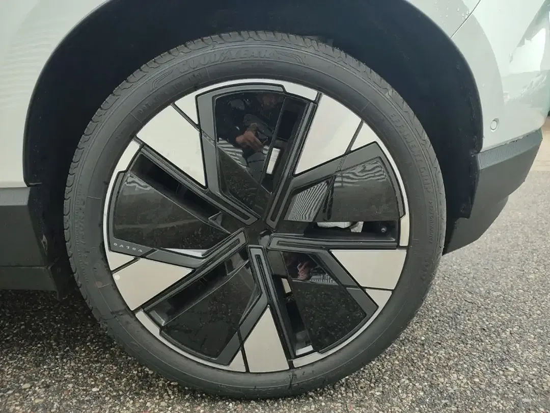 Volvo EX30 Ultra - Thumbnail 3