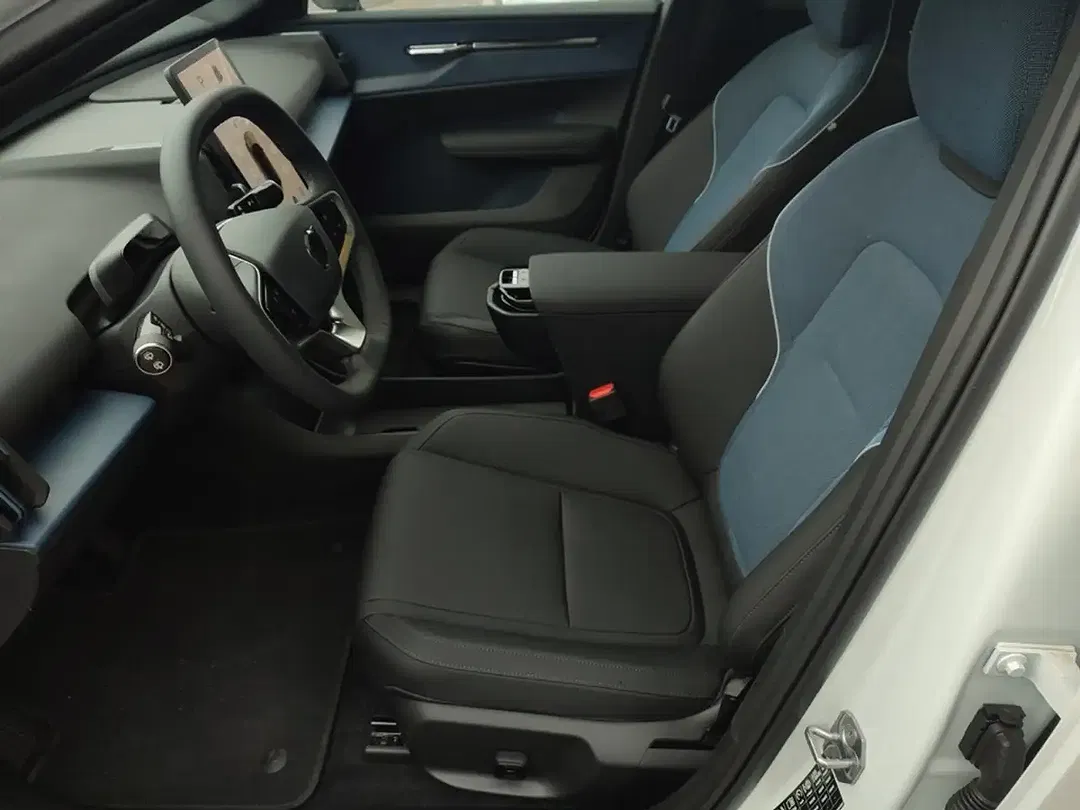 Volvo EX30 Ultra - Thumbnail 8