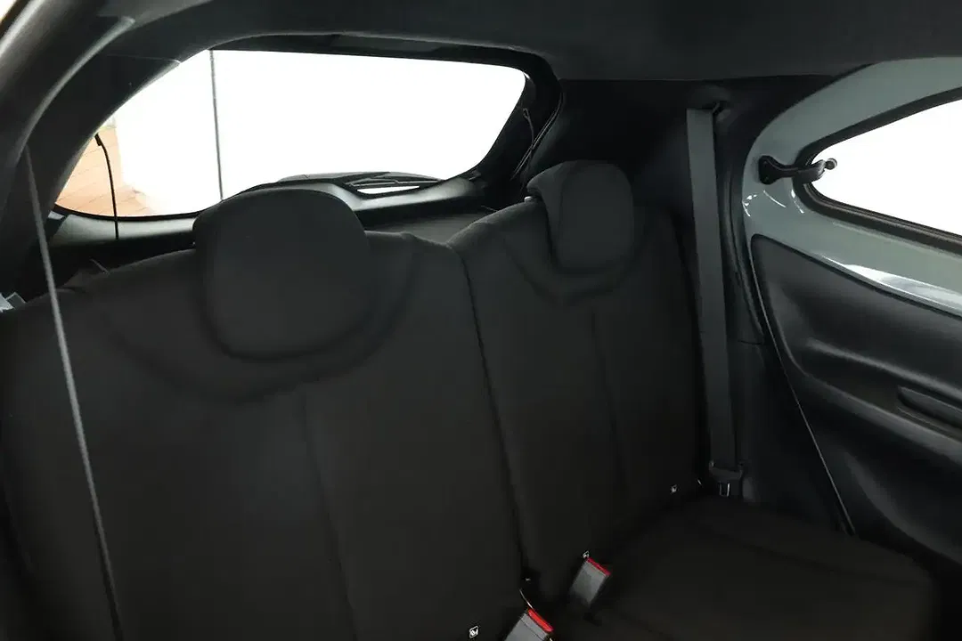 Toyota Aygo X CVT Team Deutschland - Thumbnail 13