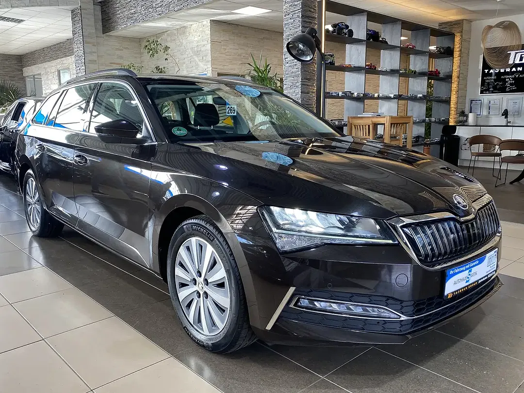 Skoda Superb iV Ambition - foto 1