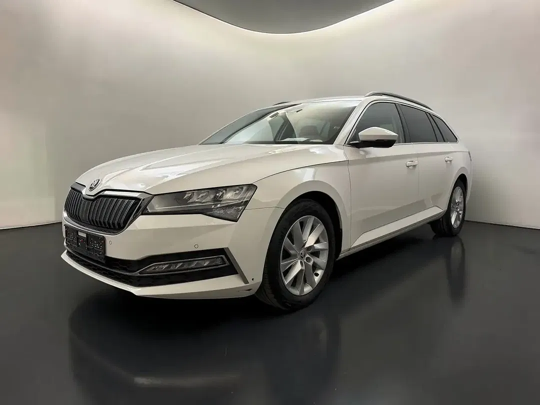 Skoda Superb iV Combi Ambition - foto 1
