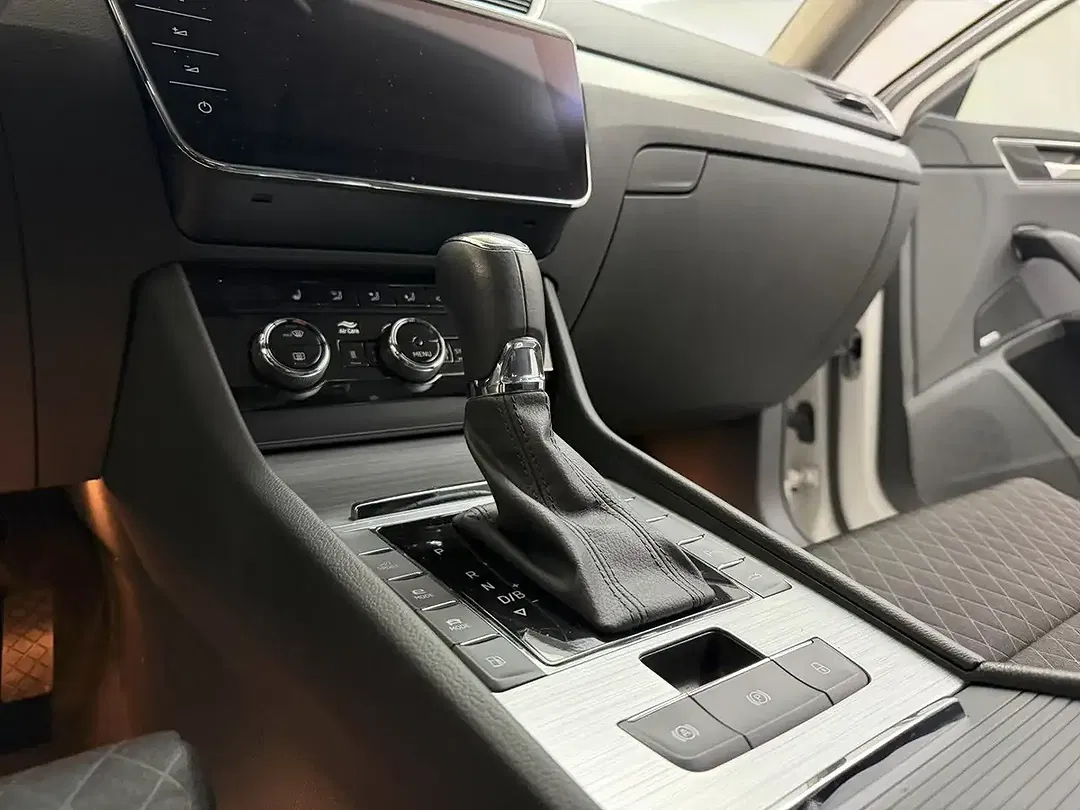Skoda Superb iV Combi Ambition - Thumbnail 10