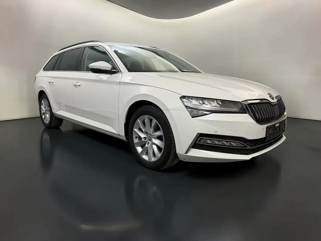 Skoda Superb iV Combi Ambition - Thumbnail 3