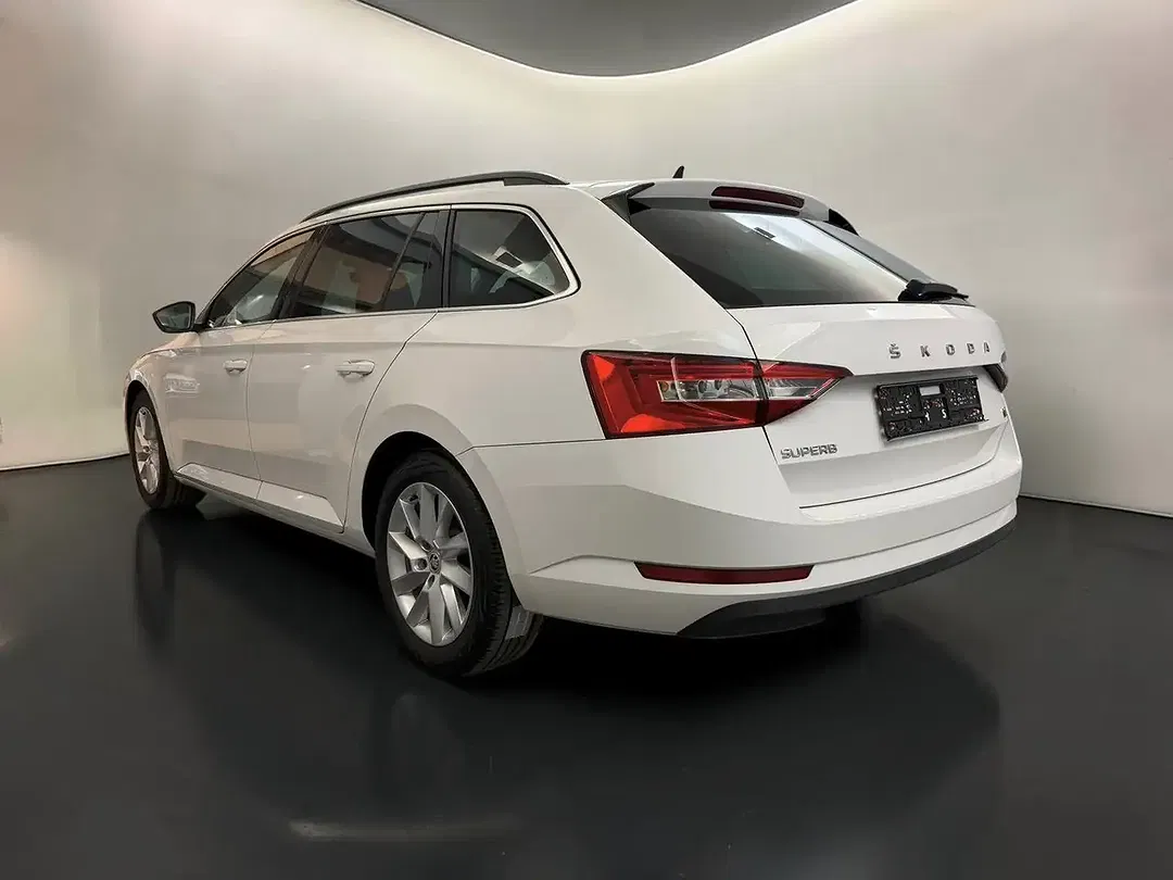 Skoda Superb iV Combi Ambition - Thumbnail 4
