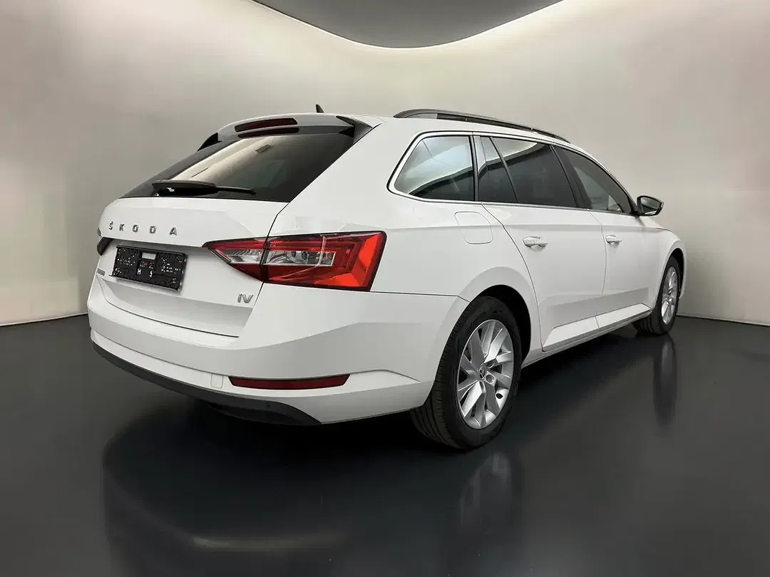 Skoda Superb iV Combi Ambition - Thumbnail 6