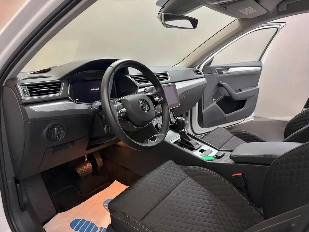 Skoda Superb iV Combi Ambition - Thumbnail 8