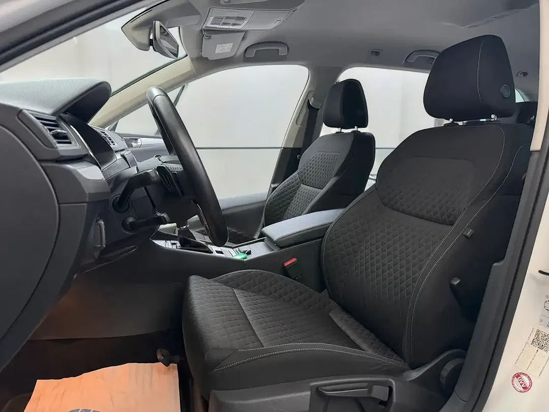 Skoda Superb iV Combi Ambition - Thumbnail 9