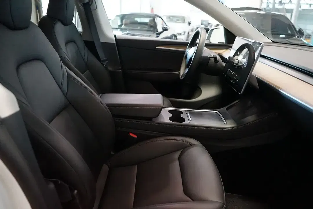 Tesla Model Y AWD Dual Motor Long Range - Thumbnail 14