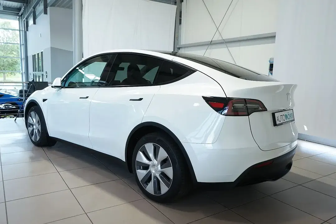Tesla Model Y AWD Dual Motor Long Range - Thumbnail 3