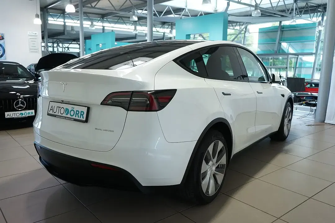 Tesla Model Y AWD Dual Motor Long Range - Thumbnail 5