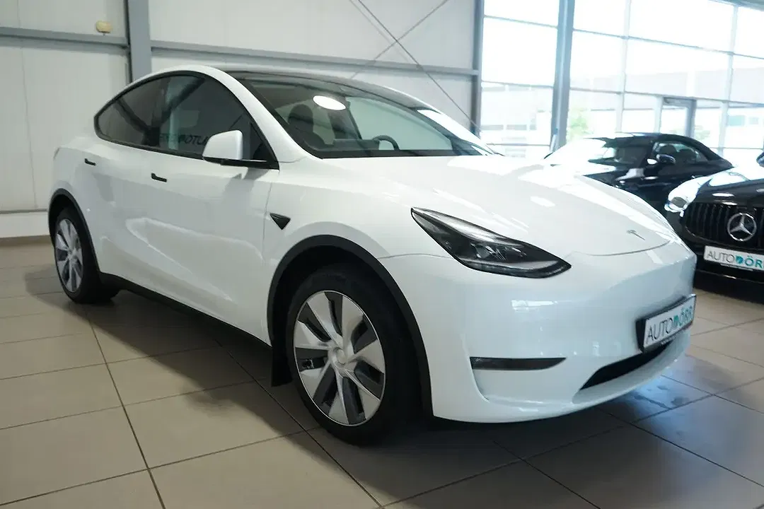 Tesla Model Y AWD Dual Motor Long Range - Thumbnail 6