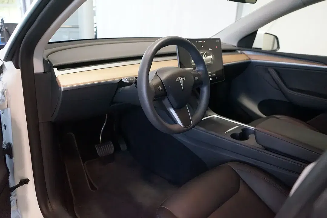 Tesla Model Y AWD Dual Motor Long Range - Thumbnail 9
