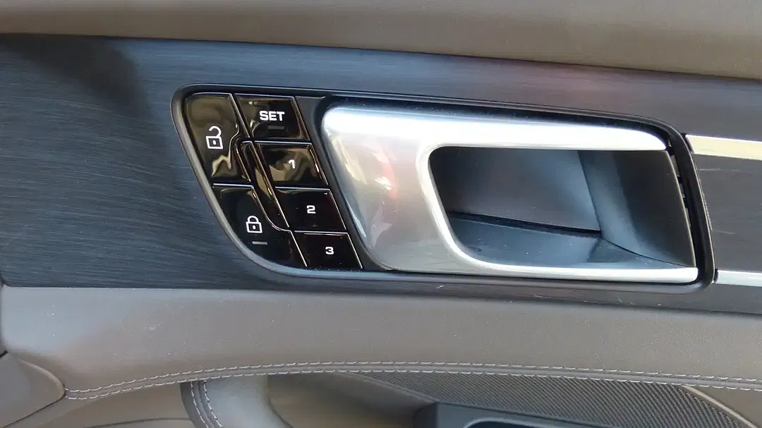 Porsche Panamera - Thumbnail 17