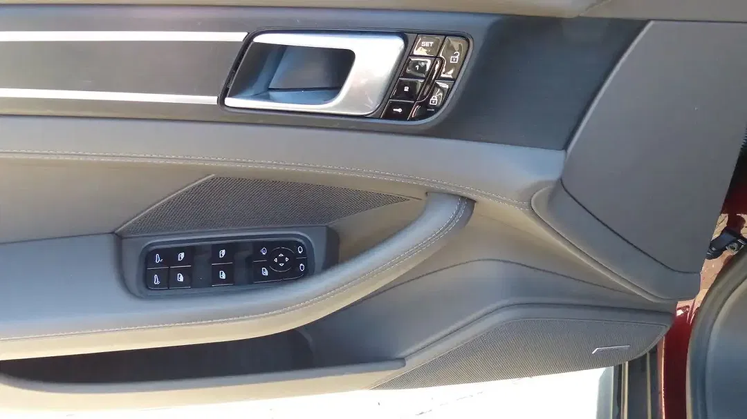 Porsche Panamera - Thumbnail 21