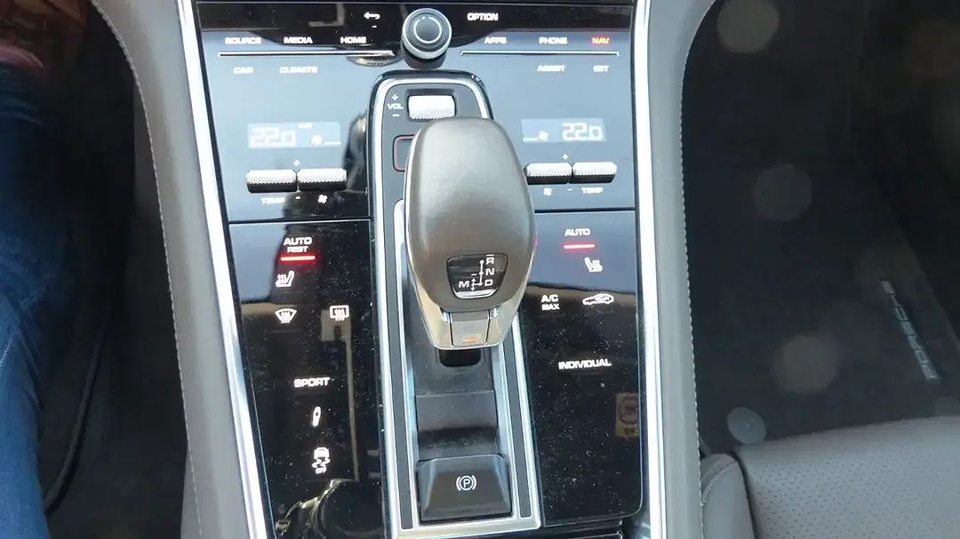 Porsche Panamera - Thumbnail 27