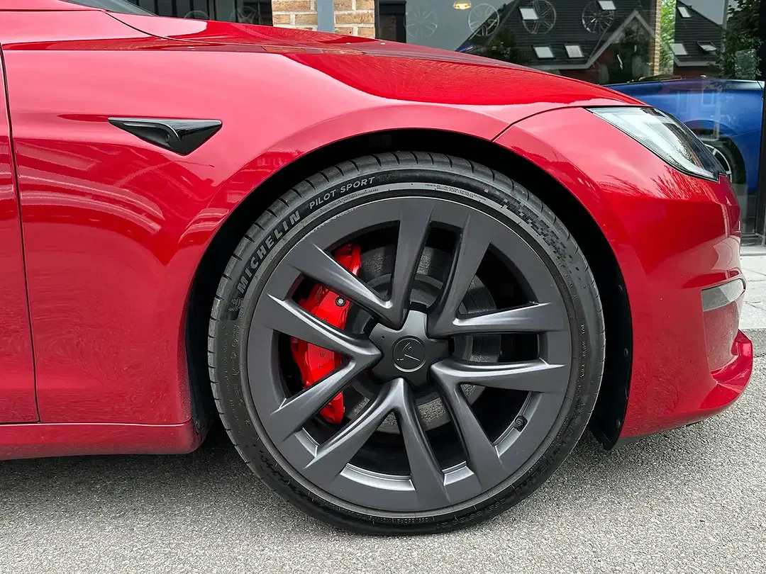 Tesla Model S Plaid - Thumbnail 14