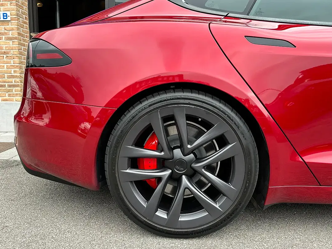 Tesla Model S Plaid - Thumbnail 17