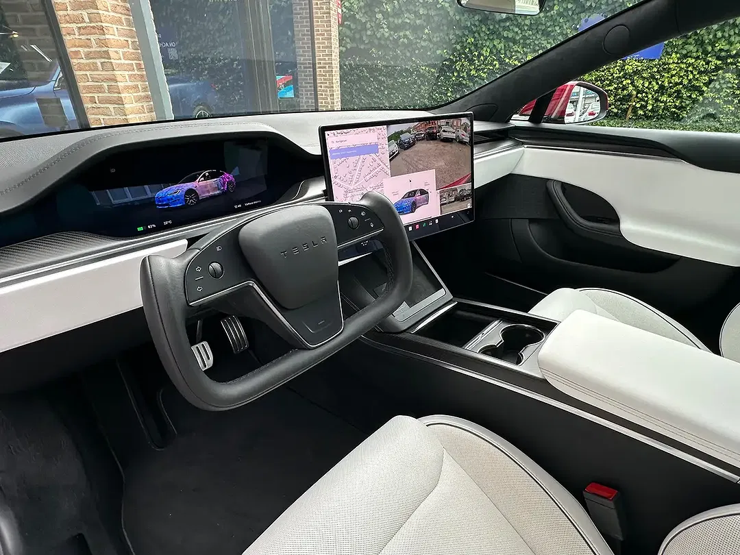 Tesla Model S Plaid - Thumbnail 19