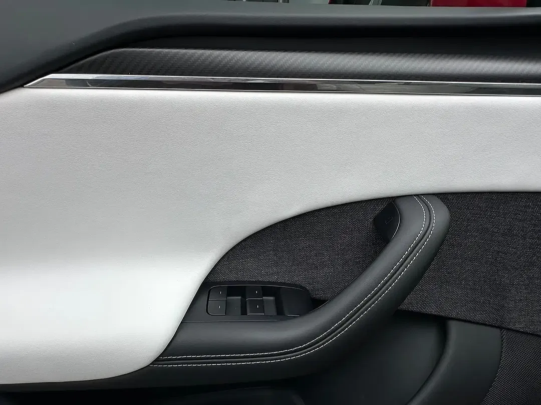 Tesla Model S Plaid - Thumbnail 21