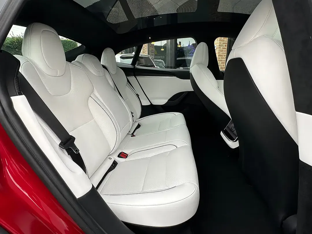Tesla Model S Plaid - Thumbnail 23