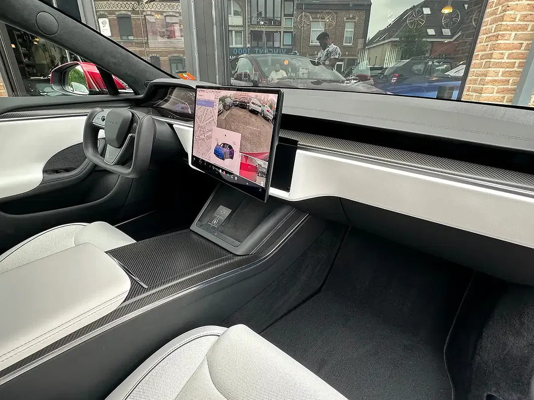 Tesla Model S Plaid - Thumbnail 24