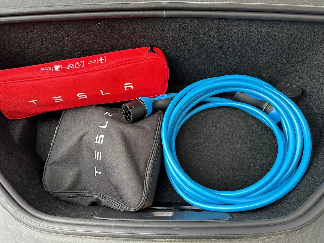 Tesla Model S Plaid - Thumbnail 25