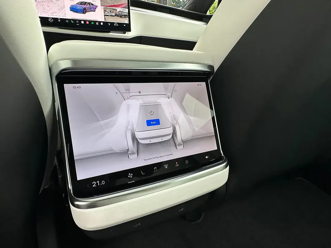 Tesla Model S Plaid - Thumbnail 27