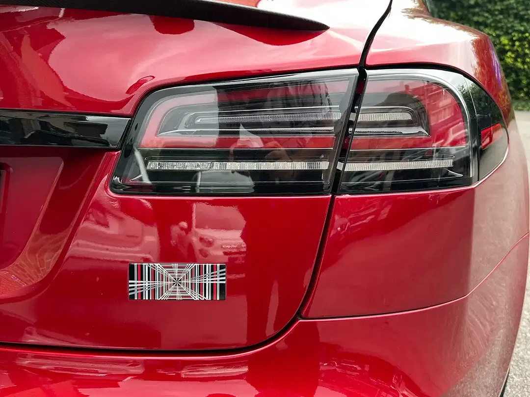 Tesla Model S Plaid - Thumbnail 3